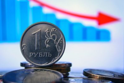 Російський рубль впав до річного мінімуму