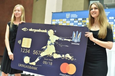 УКРГАЗБАНК презентував «Картку вболівальника» на відкритому тренуванні збірної України