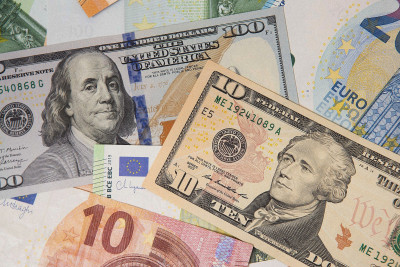 Українці у липні купили валюти майже на $0,5 млрд більше, ніж продали