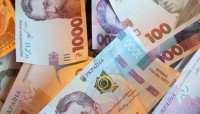Українці продали готівкової валюти у квітні на рекордну суму від початку великої війни