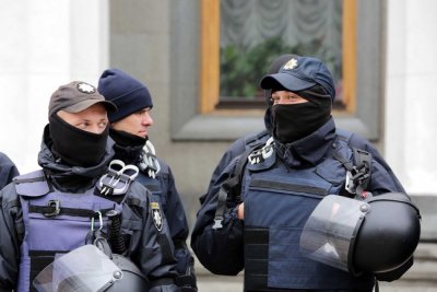 В офис ПриватБанка нагрянул спецназ полиции