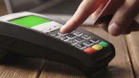 Українцям дозволили знімати готівку з карток в 3000 офісів «Укрпошти»