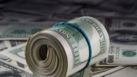 С сегодняшнего дня украинцы могут безлимитно скупать иностранную валюту