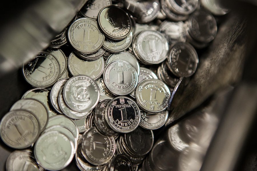 Монеты номиналом 1 и 2 гривны поступили в обращение