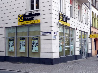 Raiffeisen Bank продает польскую 