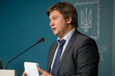 Данилюк угрожает Насирову увольнением за саботаж реформ