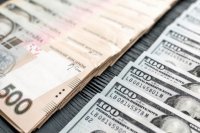 НБУ продав на міжбанку ще $569 млн