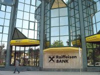 Акции Raiffeisen Bank упали на фоне обвинений в отмывании денег