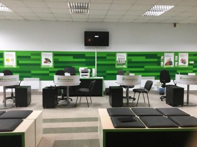 Потік банківських клієнтів скоротився вдвічі через коронавірус