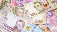 Нафтопродукти та автомобілі забезпечили найбільші митні надходження у вересні