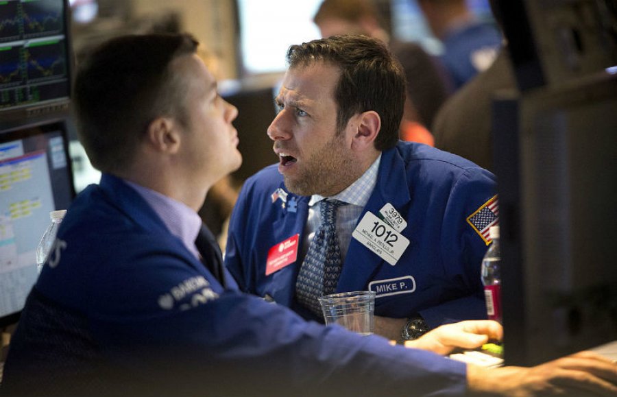 На бирже "Универсальная" хронически манипулируют