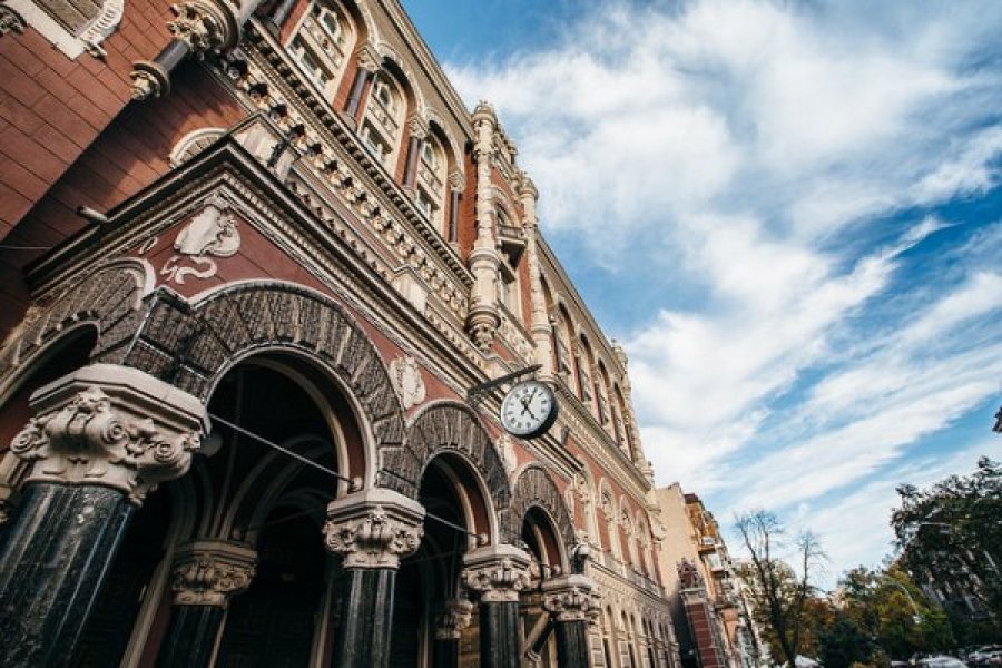 Нацбанк вышел на межбанк с продажей валюты