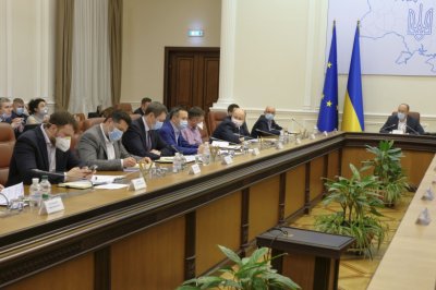 Кабмин ввел чрезвычайную ситуацию по всей стране и продлил карантин до 24 апреля