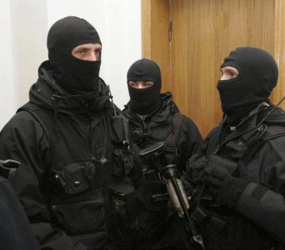 Спецназ КОРД помог обыскать дом главы ДиВи Банка