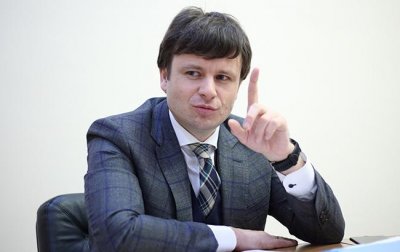 Минфин признал давление на курс гривны