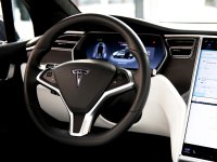 Tesla вышла на рынок страховых услуг