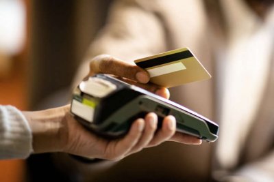 Торговців почнуть карати за відмову від карткових платежів