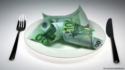 Через війну з України виїде половина мільйонерів