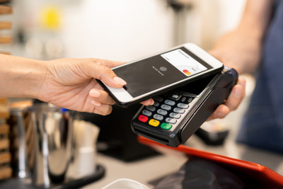 61% українців оплачують покупки NFC-гаджетами