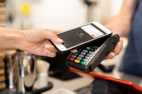 61% українців оплачують покупки NFC-гаджетами